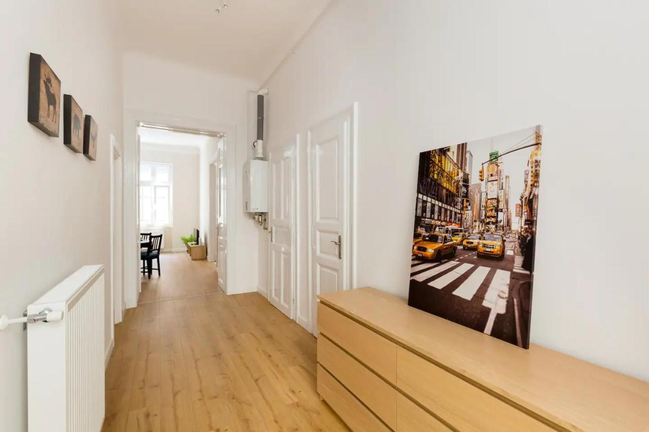Kresz Geza 29 Westend Station 2 Bedrooms+Living Ac Budapest Eksteriør billede